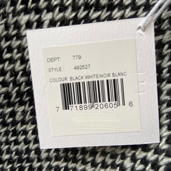 Knit poncho with pockets NWT - Picture 7 of 7